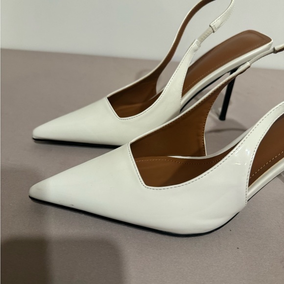 White shoes size 9 - Picture 8 of 16